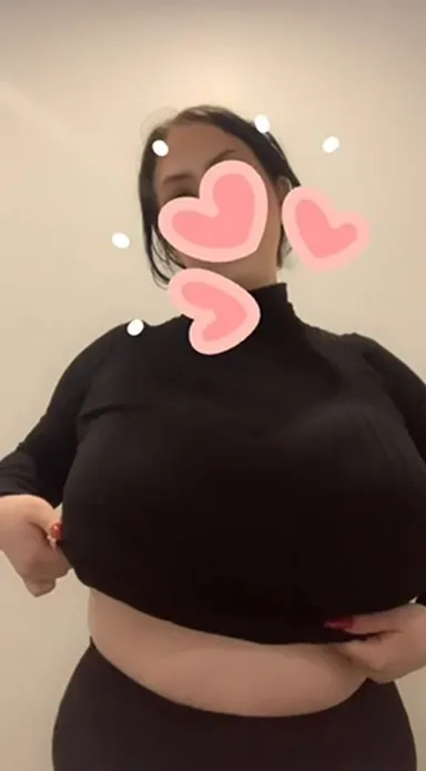 Huge natural tits on 5’1 body OC