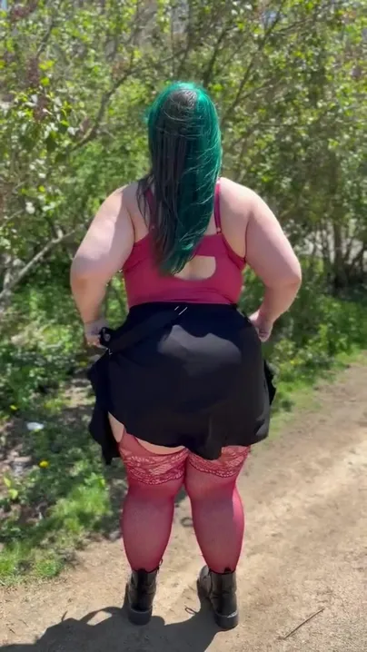 The booty needs sun too ☀️