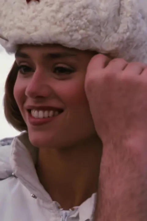 Vanessa Angel in "Spione wie wir (1985)"
