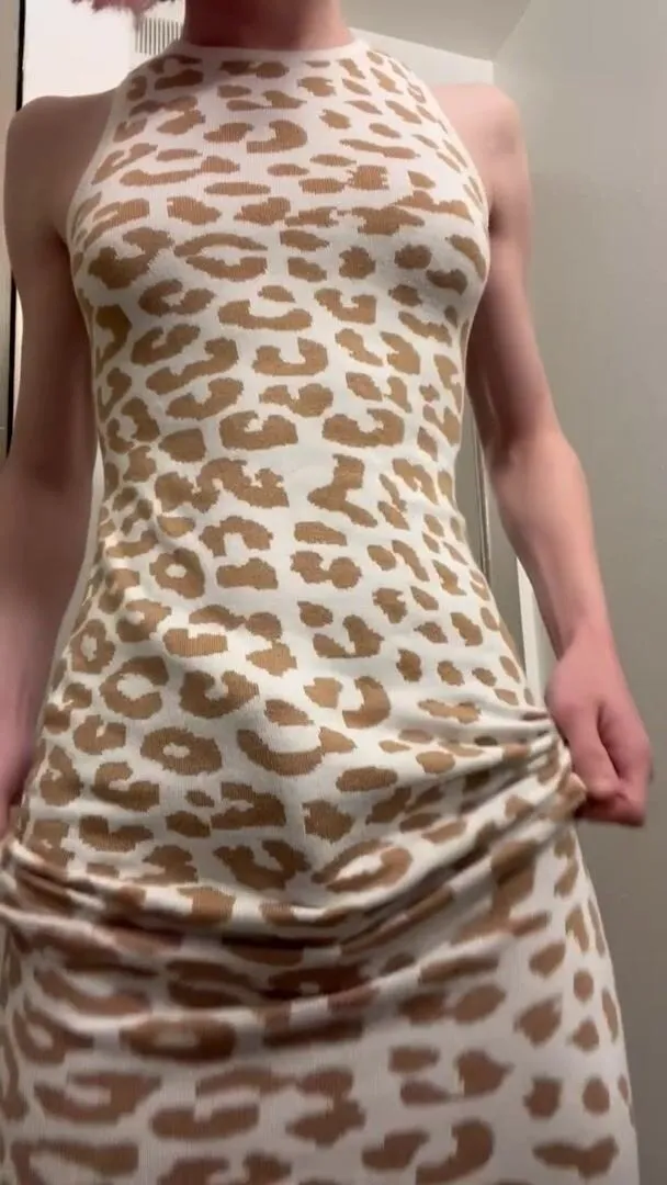 Quiero que me follen con mi vestido levantado así