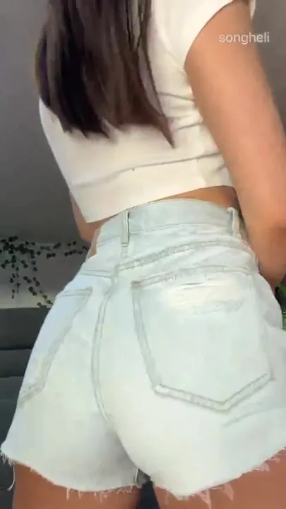 Im barely 5ft… do you like my fit bubble butt?