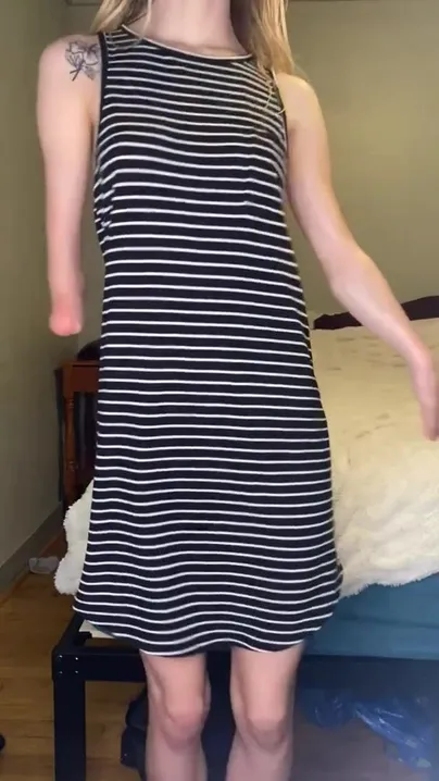 Dieses Kleid sieht auf dem Boden besser aus