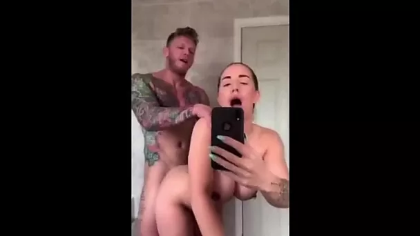 Les couples chauds ont leur compilation porno personnelle sur les réseaux sociaux