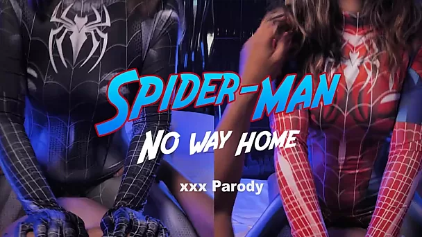 Spidergirl en un traje de spandex se folla a un chico entre las luces de neón