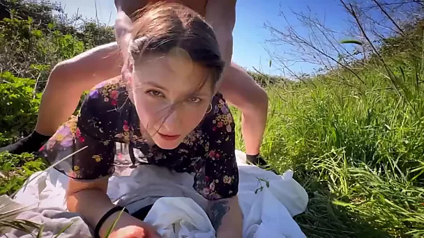 Italian chubby ass teen entertains BF with anal and squirts at a picnic!