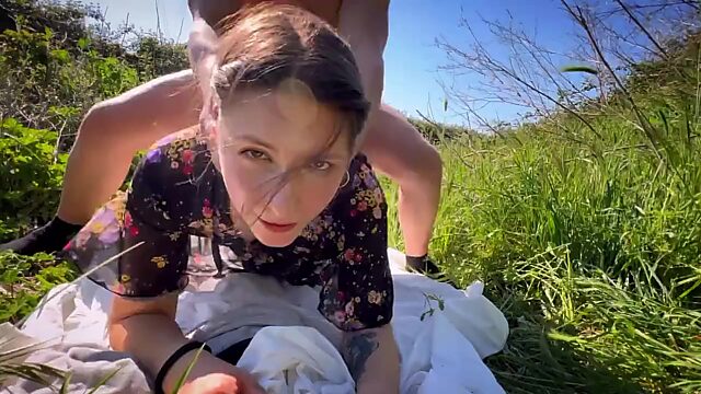 Italian chubby ass teen entertains BF with anal and squirts at a picnic!