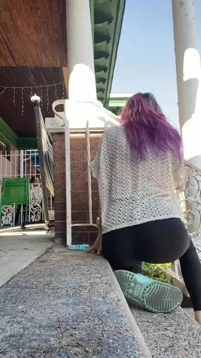 Flashing my pussy while my neighbors have a meeting