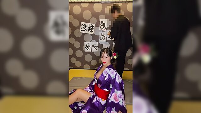 Japonesa usava pintura corporal para seduzir namorado para uma foda rápida