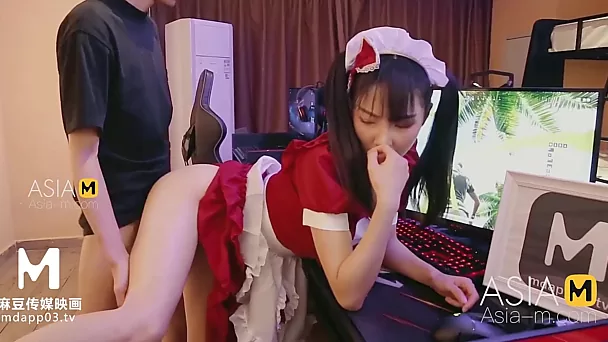 Professional gamer boy orders VIP Chinese Escort Slut [MAD-024 Chen Ke Xin]
