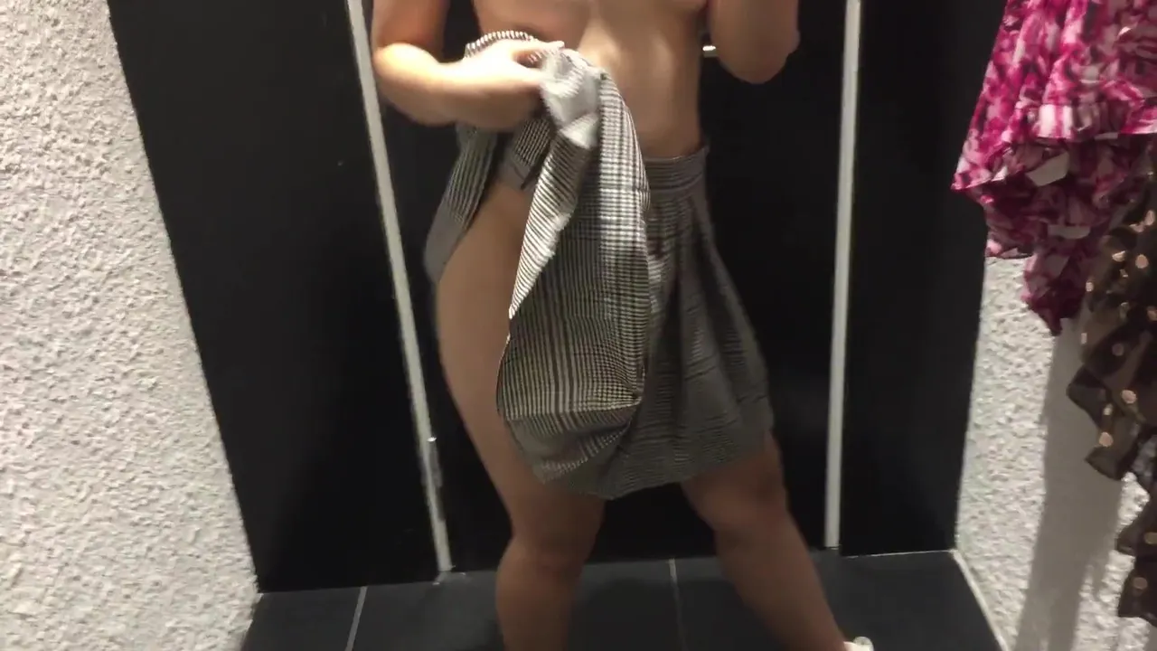 Can't help showing my 19yo ass in the changing room!