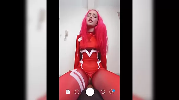 Amateur zéro deux cosplayer chevauche la bite sur instagram