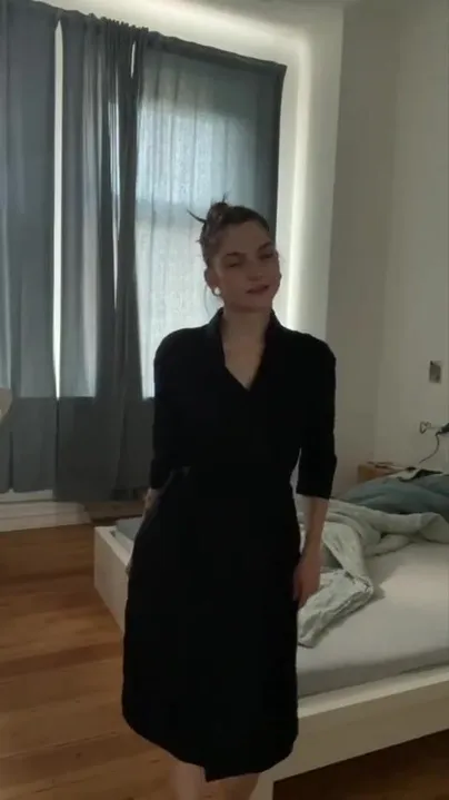 Willst du, dass dieses 18-jährige Mädchen dich in diesem Outfit besuchen kommt?