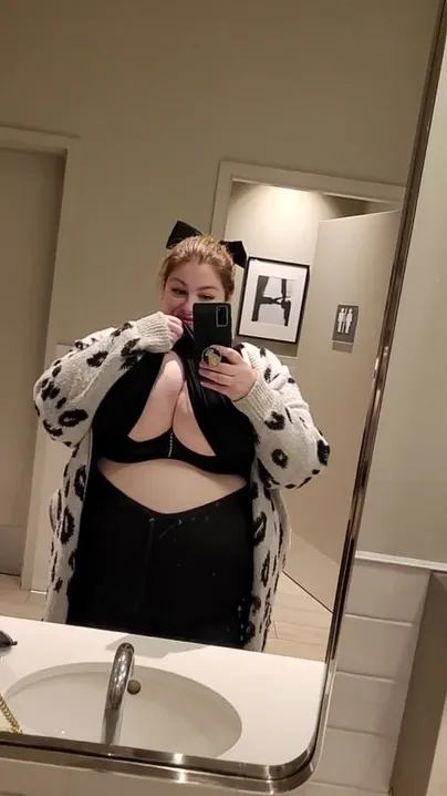 I like to pull my tits out in public, I'm sure you don't mind ❤️