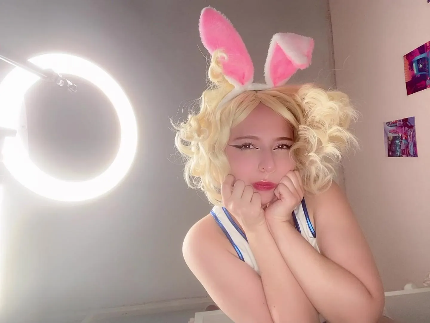 Laisseriez-vous une bunny girl garer son cul sur votre visage ?