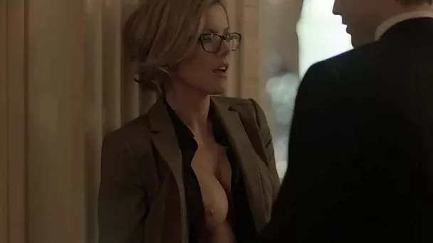Piękna blond celebrytka Kathleen Robertson uprawia seks z kompilacją swojego szefa