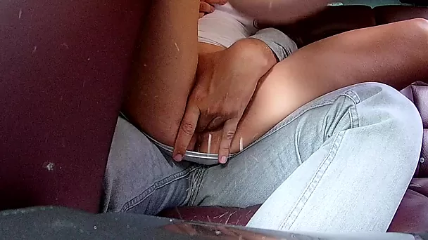 Masturbação no banco traseiro do meu carro BF