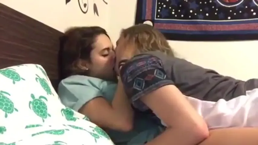 Girls Kissing Lesbian Petite - Sensual lesbian kiss - Amateur Teen Porn