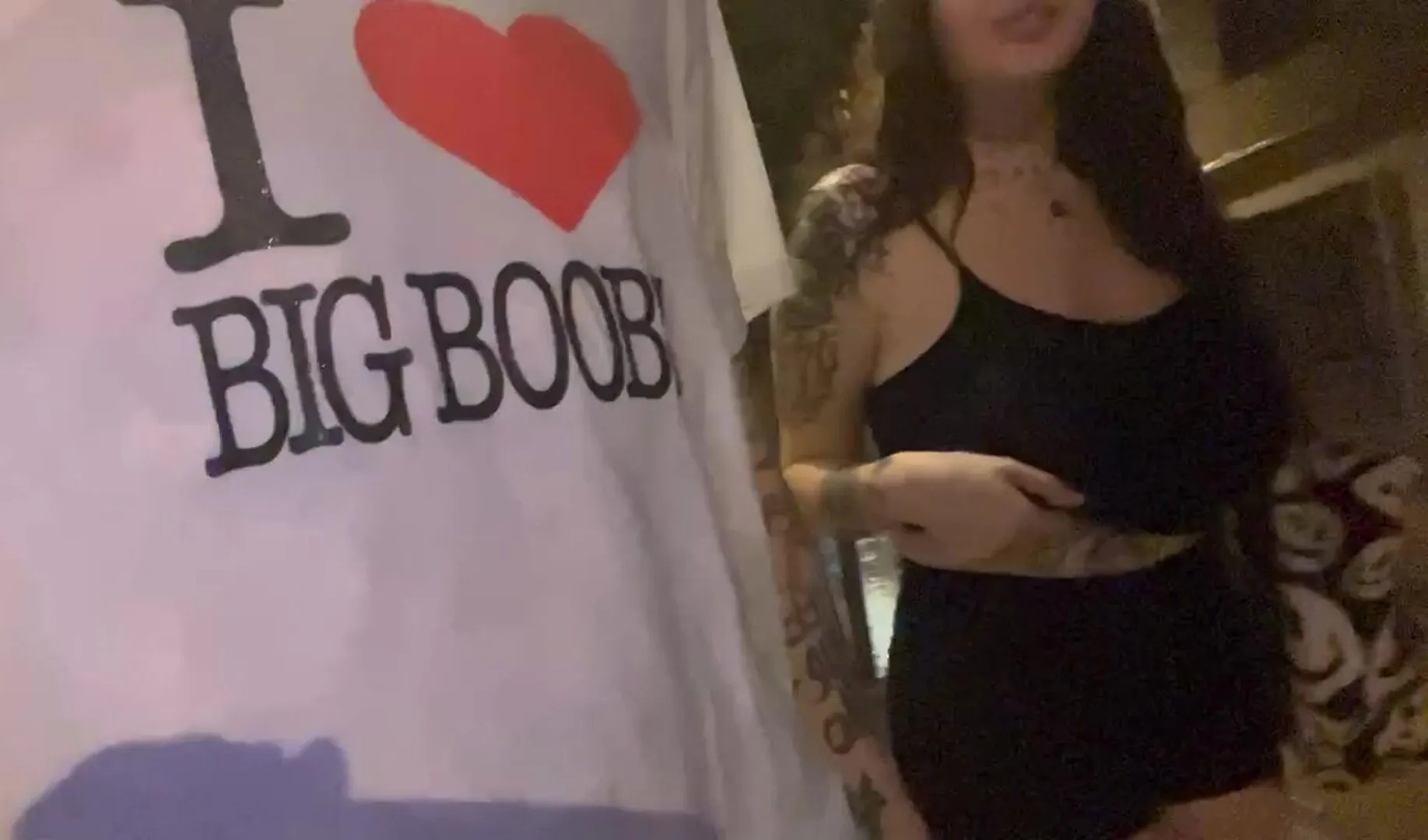 Hands up if you also love big boobs
