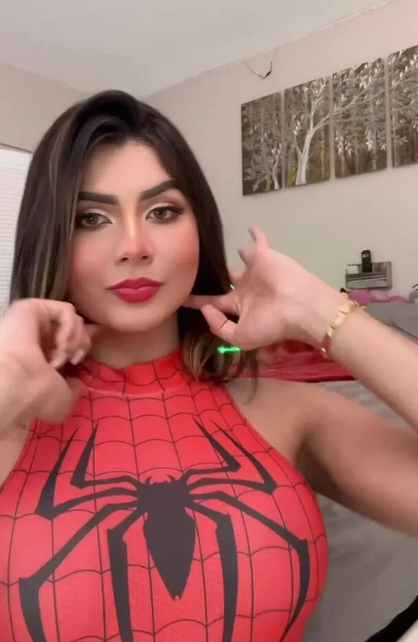 ¿Qué opinas de mi ropa de mujer araña?