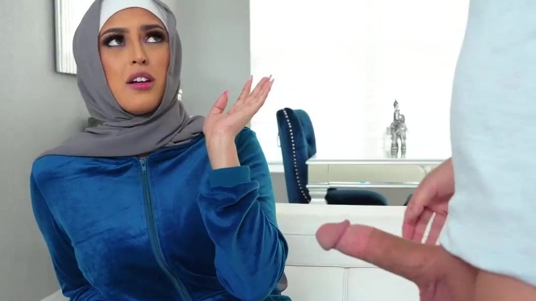 1051px x 591px - Muslim babe in a hijab lets in a neighbour, but eventually they get so  horny that they decide to fuck