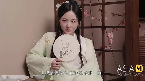 Chinese schoonheid laat haar poesje beffen
