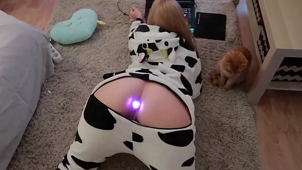 A girl with a glowing anal toy loves anal sex