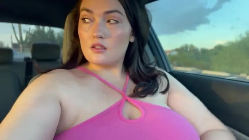 Flashing my tits in public turns me on so much