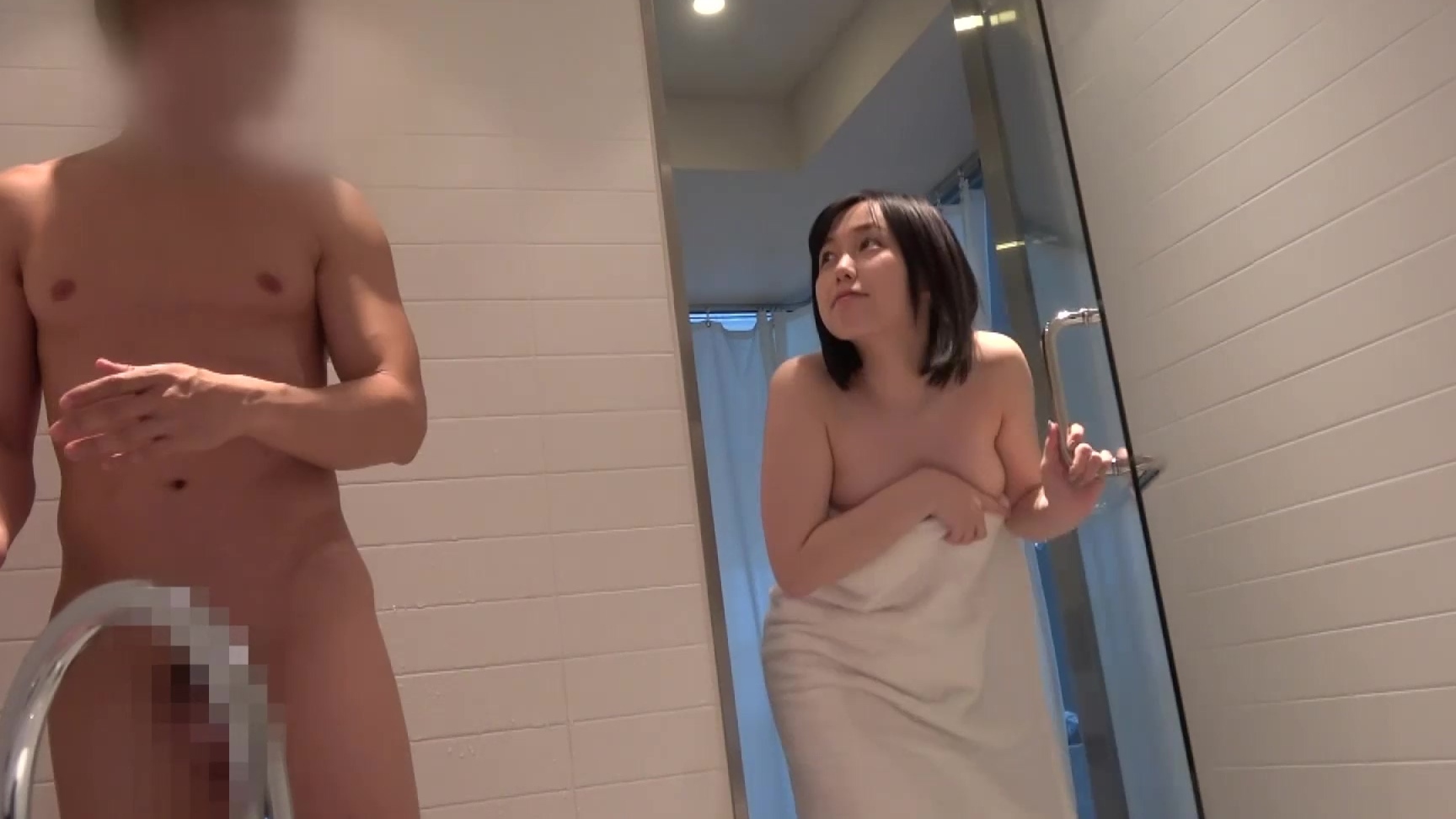 Adolescente japonesa se divierte con su novio después de la ducha como una verdadera zorra. Foto