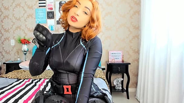 Emanuelly Raquel cosplays Black Widow - Solo JOI