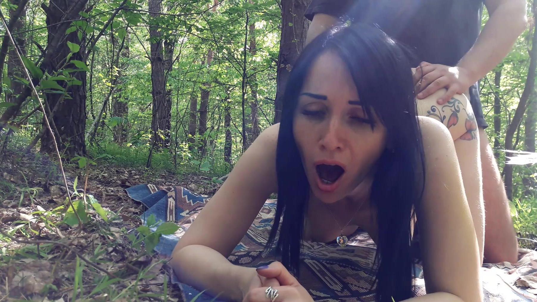 Brunette slut fucked in a forest pic