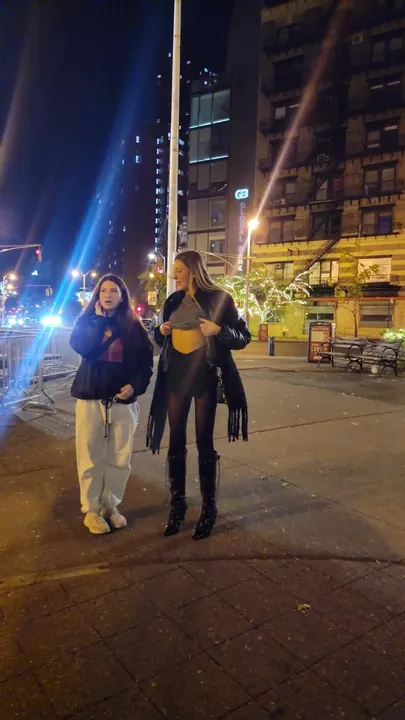 a primeira vez bêbada em Nova York teve que fazer alguns flashes!