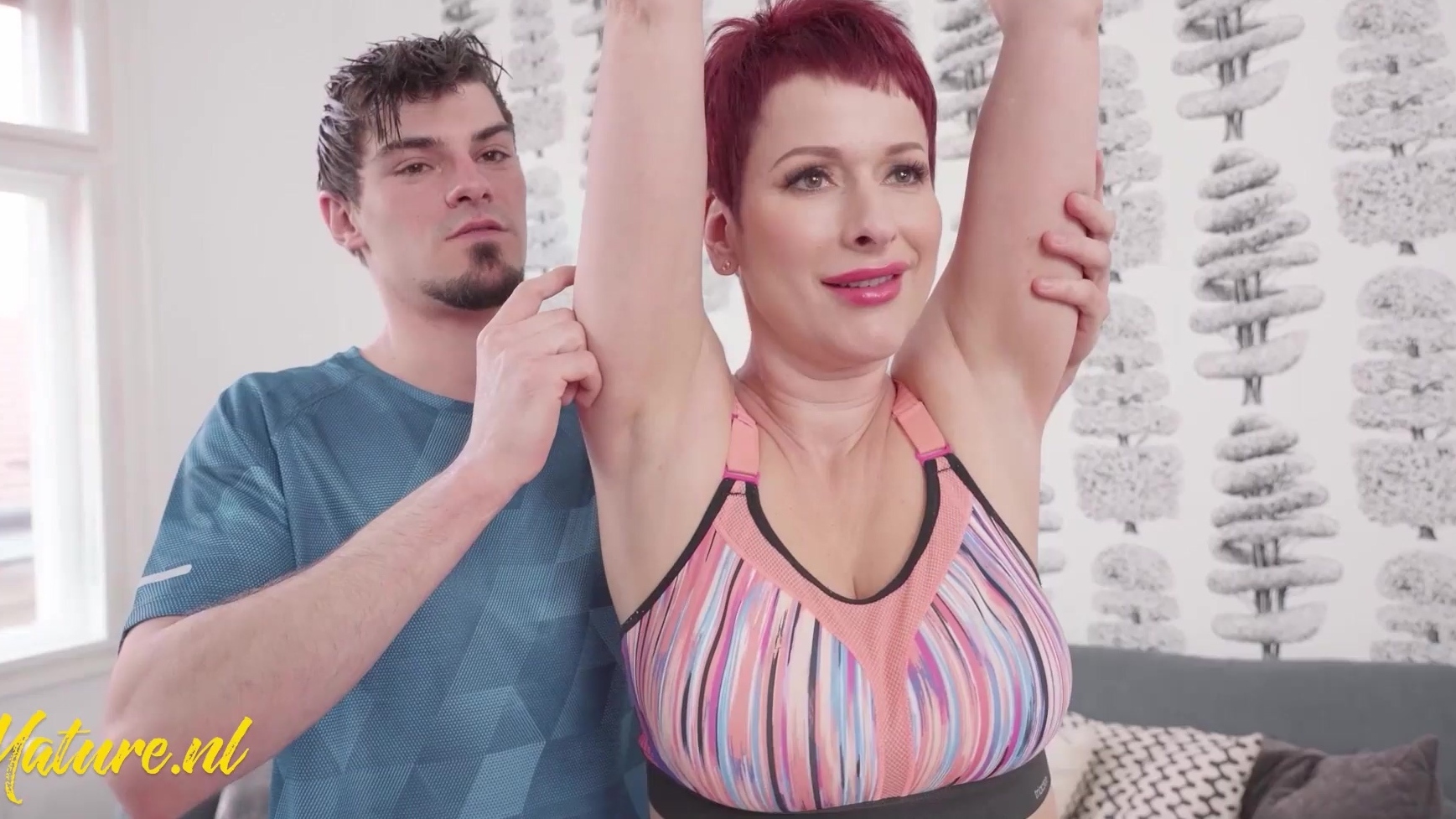 Nima uchun vaginal teshik kengayadi? Brazzers tomonidan paypoq va qolqopdagi porno