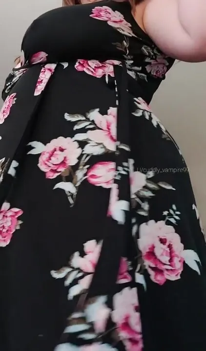 J'adore jouer avec moi-même dans cette robe