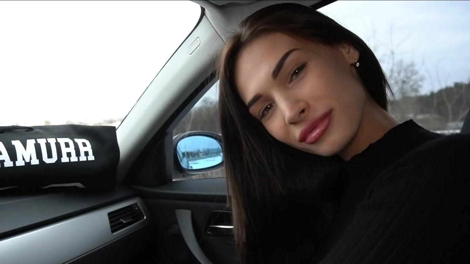 Sexy babe sucks in car till I