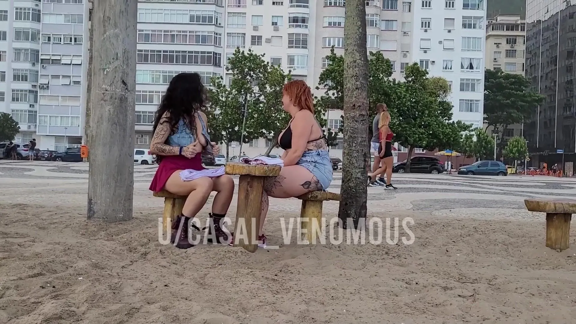 Changer de vêtements sur la plage