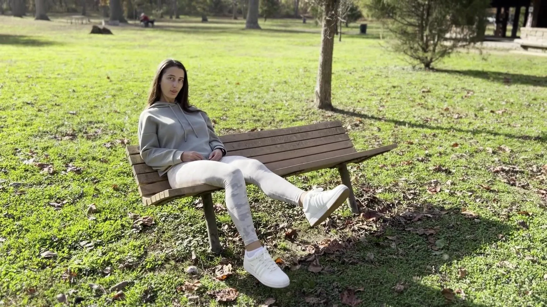 Aujourd'hui, je peux bronzer seins nus dans le parc