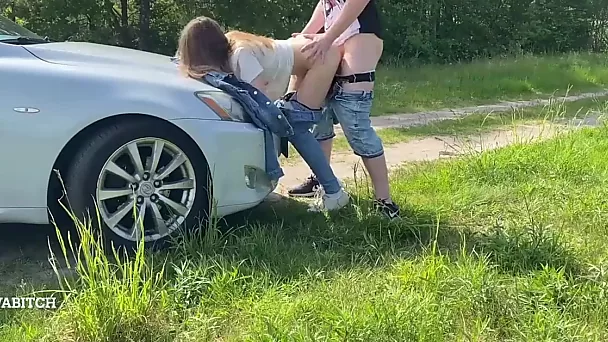 Amateur couple made an urgent stop of the car to have sex on the hood