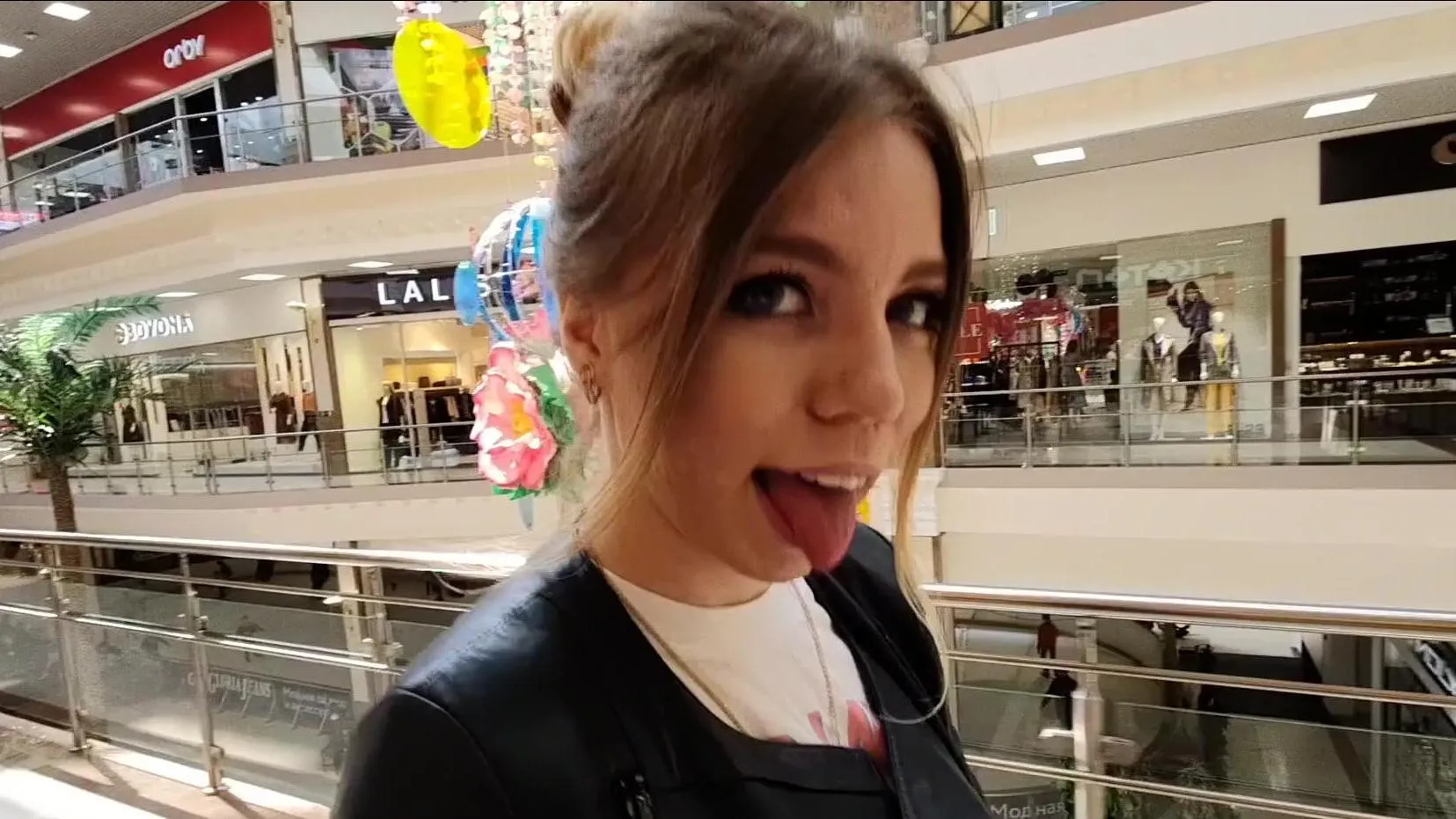 Cute babe sucks my dick and swallows sperm in the Mall