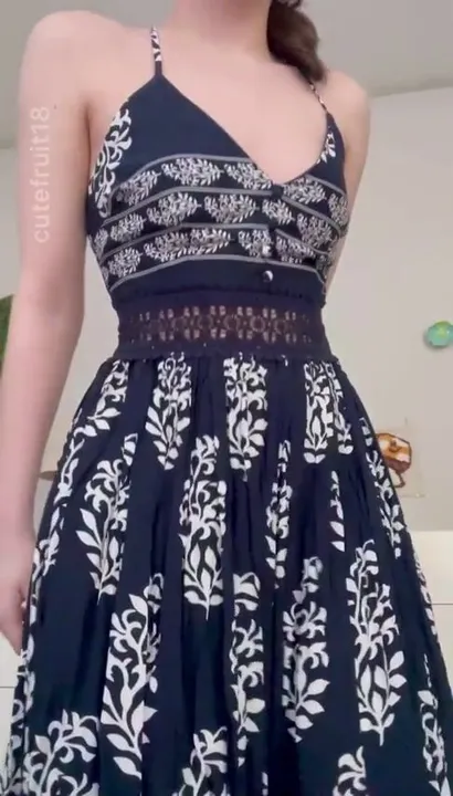 pulling up my dress to show you my booty, you like it?