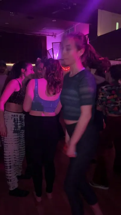 baile y tetas es lo que el mundo necesita rn