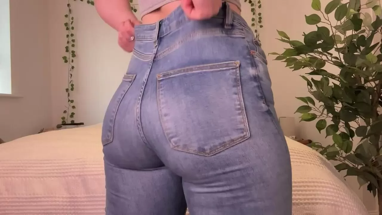 I've pulled my jeans down and spread my cheeks... get licking!