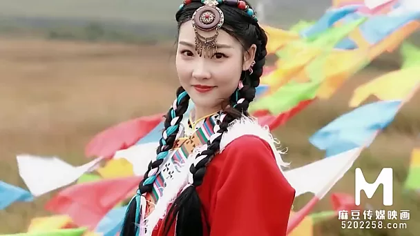 길 잃은 방랑자를 보호한 귀여운 중국 소녀