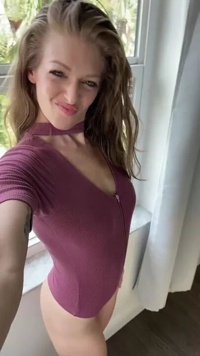 Mature and fit milf who loves to tease