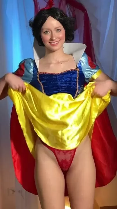 snow white inviting you in ;)