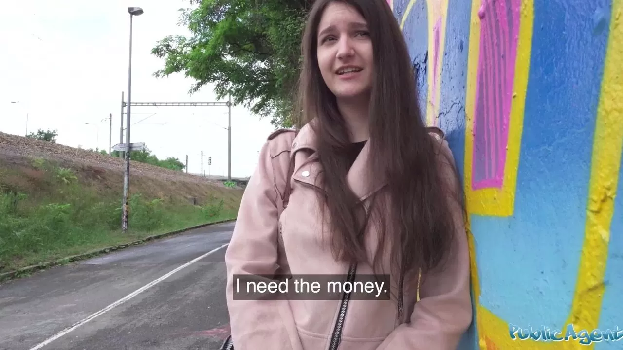 College-Mädchen wurde abgeschleppt und für Geld unter der öffentlichen Brücke gefickt