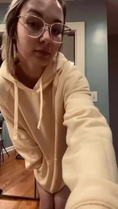 Girls who wear glasses and oversized hoodies fuck the best