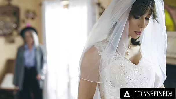 La sposa transessuale korra del rio diventa intima con un simpatico fotografo