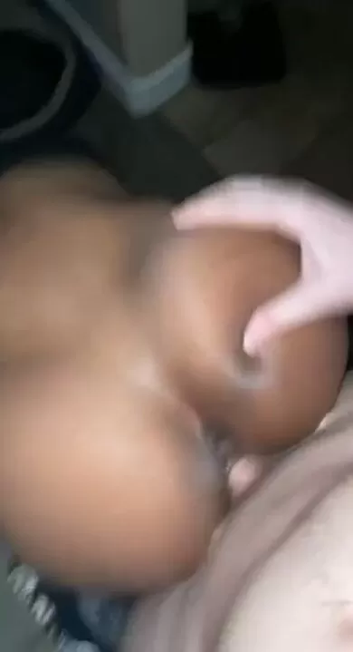 Bambina nera che si china GIF porno di wearefoxsports69