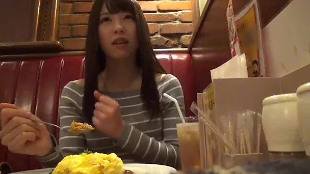 19-jähriges japanisches Teen fickt nach dem Date hart mit ihrem neuen Freund