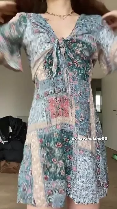 Puedes agacharme y follarme con este vestido puesto